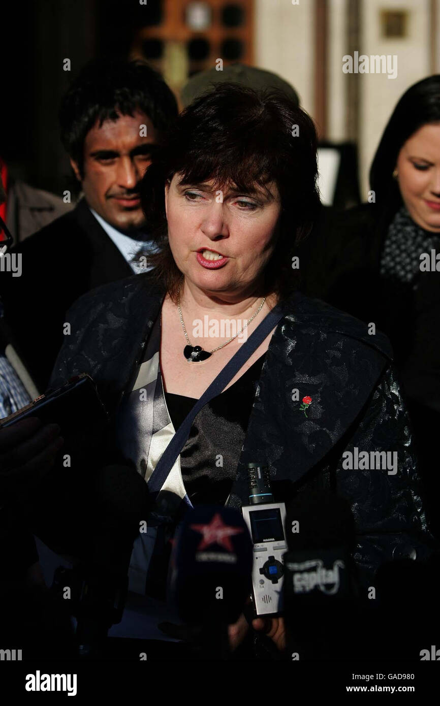 Courts dando half length mid top serious england mangpb hires stock