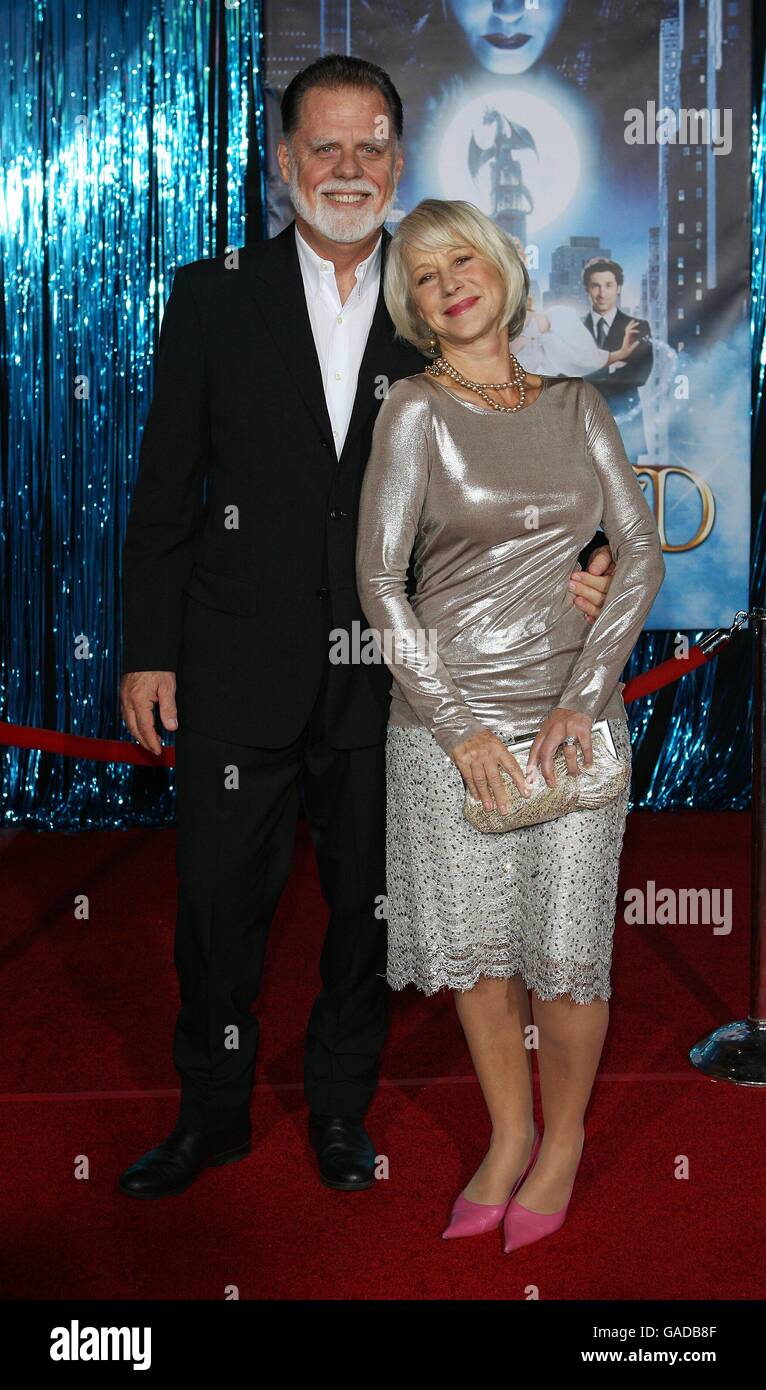 Enchanted Premiere - Los Angeles. Helen Mirren and Taylor Hackford arrive at the premiere of Enchanted at the El Capitan Theatre in Los Angeles Stock Photo