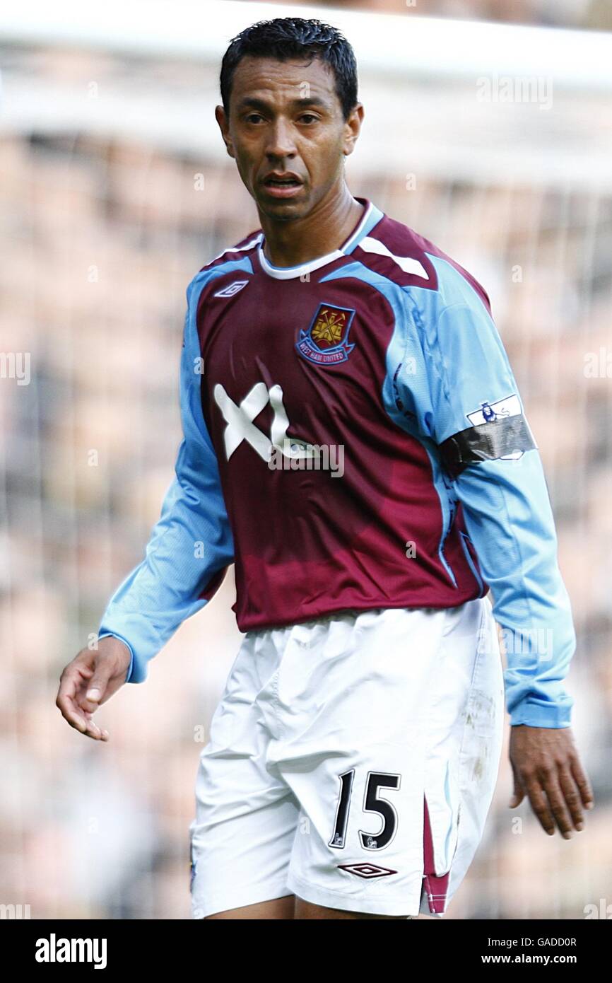 Soccer - Barclays Premier League - West Ham United v Tottenham Hotspur -  Upton Park. Nolberto Solano, West Ham United Stock Photo - Alamy
