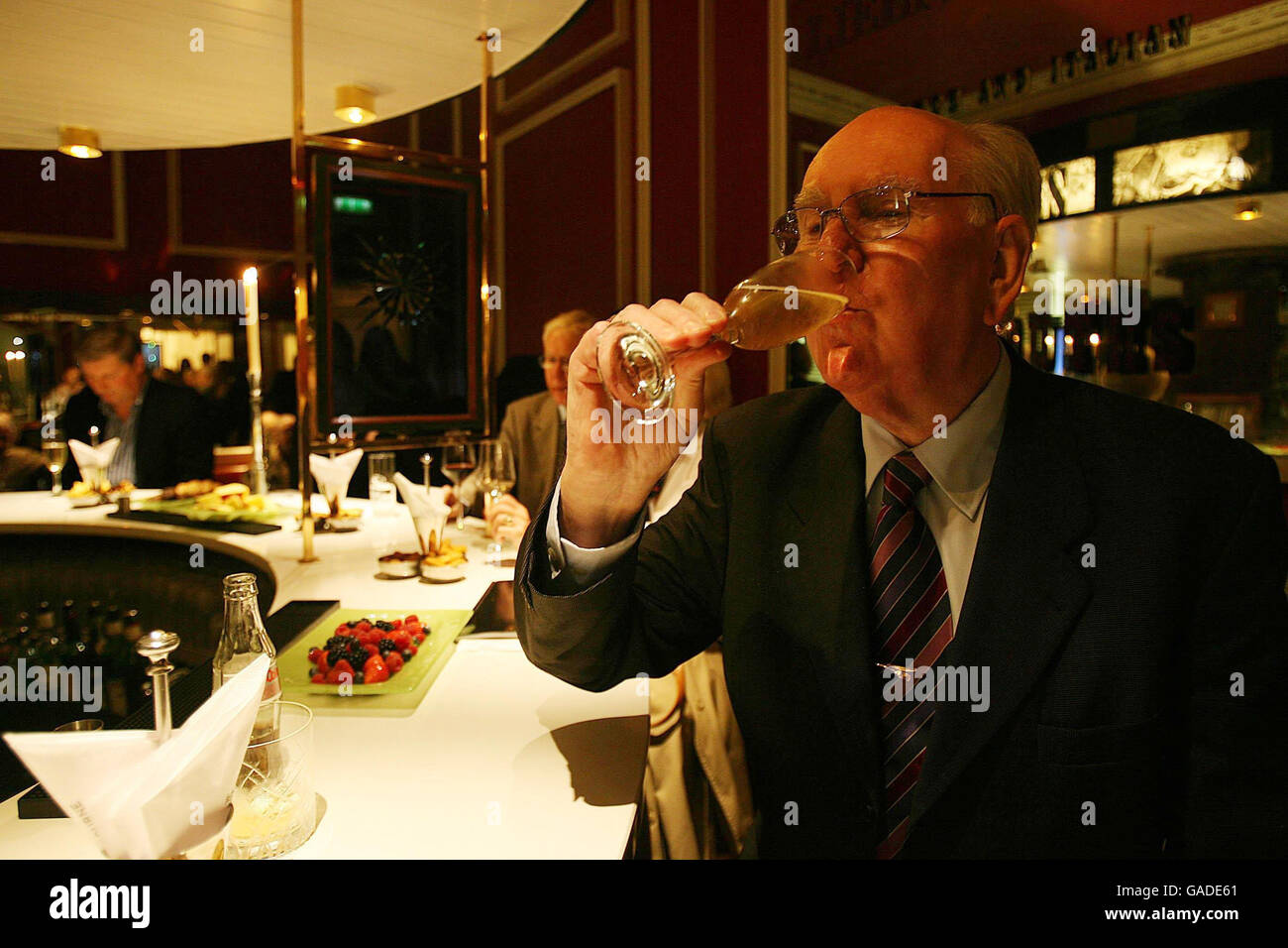 The Horseshoe Bar in Dublin Stock Photo Alamy