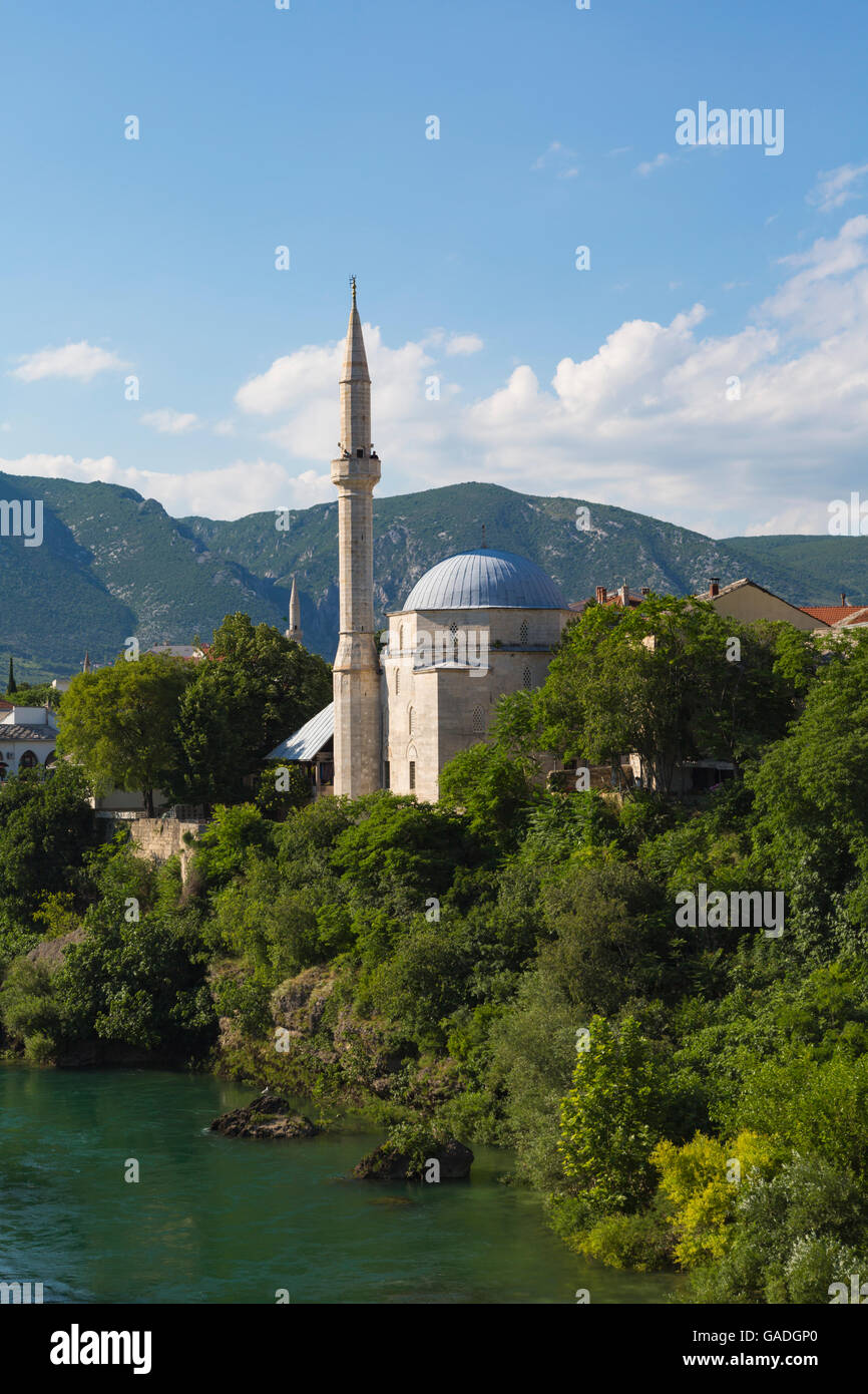 Mostar, Herzegovina-Neretva, Bosnia and Herzegovina.  Koski Mehmed-Pasha Mosque beside the Neretva River. Stock Photo