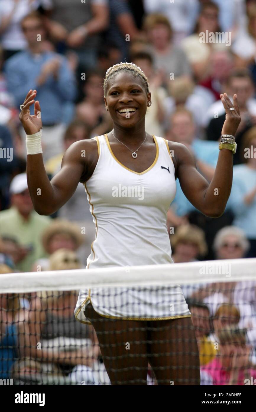 Tennis, Wimbledon 2002, Womens Final. Serena Williams celebrates winning  her first Wimbledon title Stock Photo - Alamy