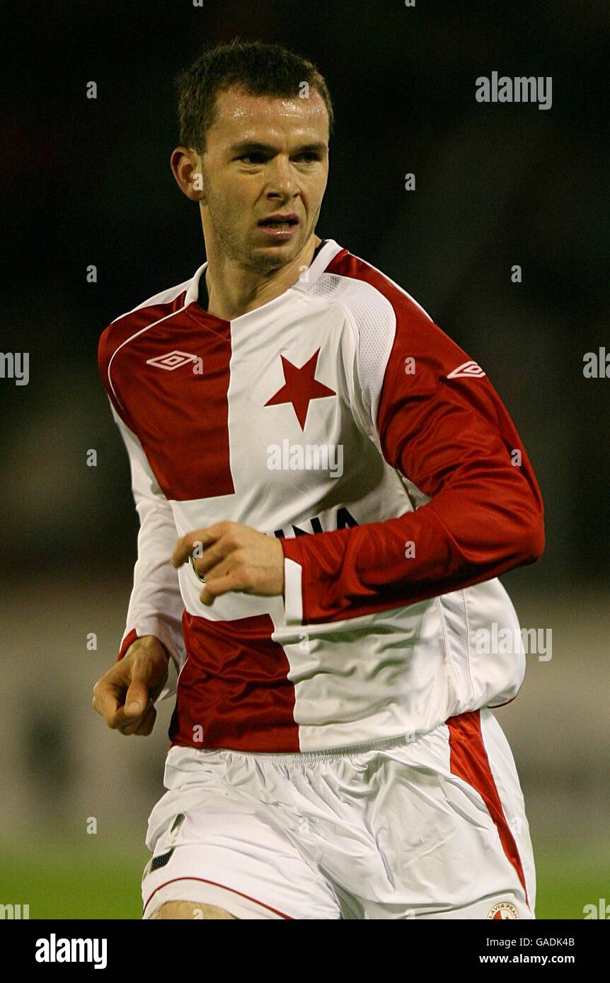 Soccer - UEFA Champions League - Group H - Slavia Prague v Arsenal - Evzena  Rosickeho Stadium. Arsenal Team Group Stock Photo - Alamy