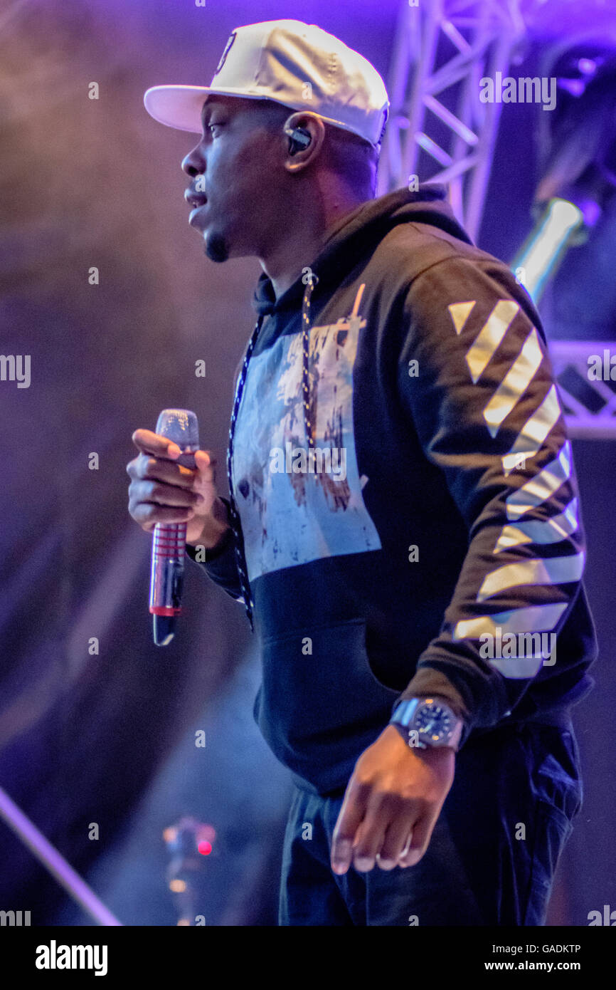 Dizzee Rascal Headlining the Manor stage at Blissfields Festival ...