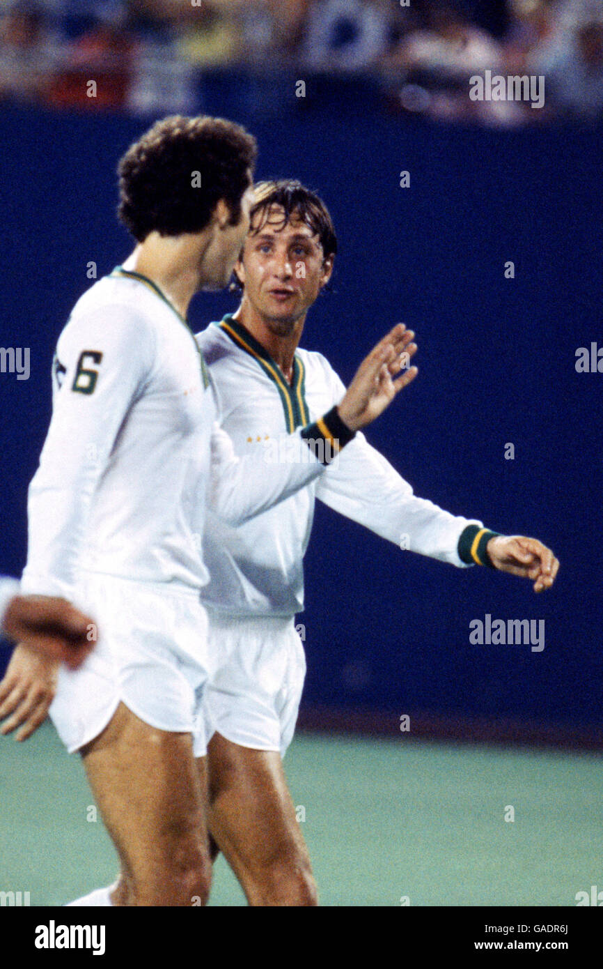 (LR) New York Cosmos' Franz Beckenbauer and Johan Cruyff talk tactics as they walk off the (LR) New York Cosmos' Franz Beckenbauer and Johan Cruyff talk tactics as they walk off the
