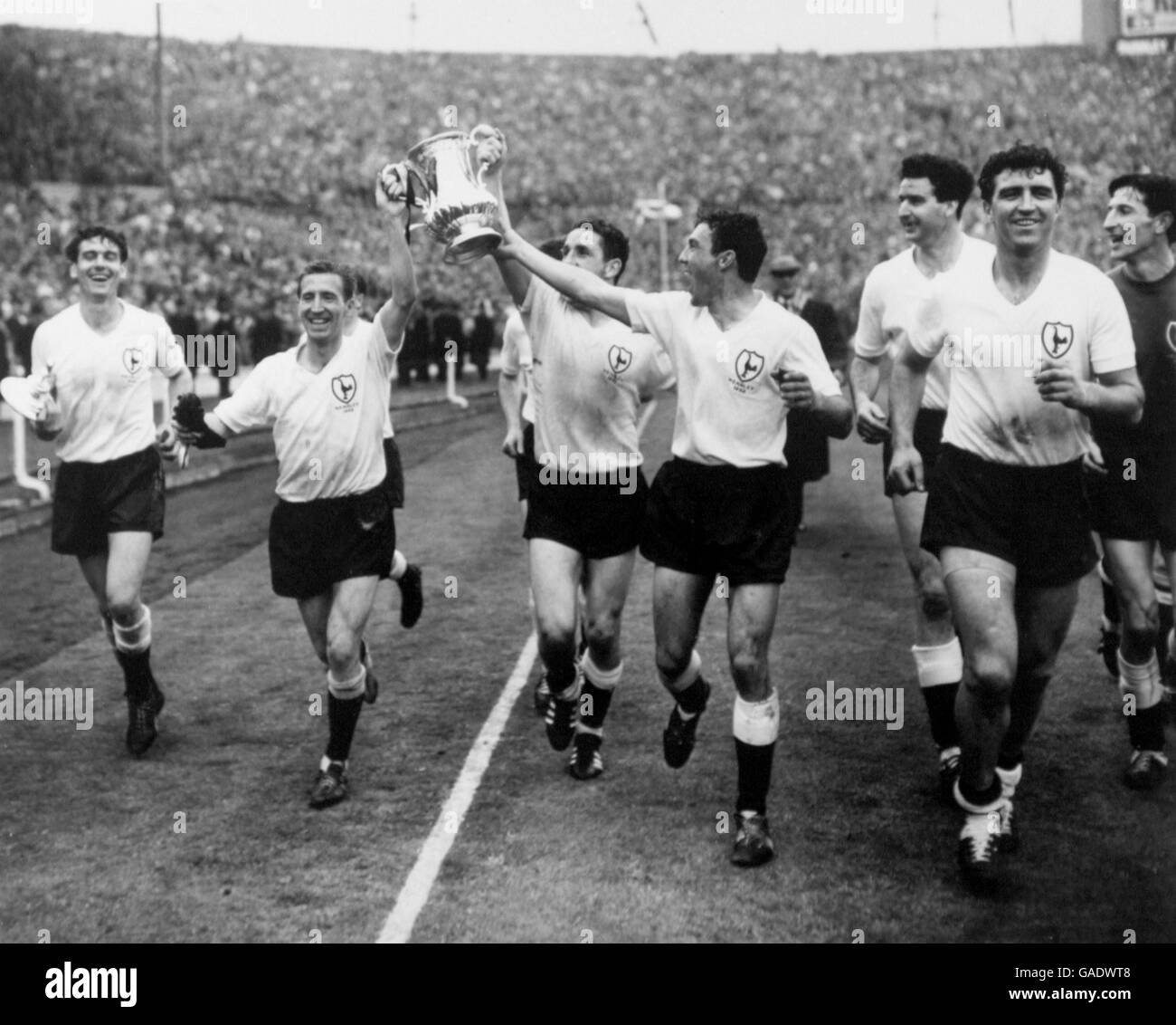 (L-R) The triumphant Tottenham Hotspur team parade the FA Cup around Wembley: Ron Henry, Cliff Jones, Dave Mackay, Jimmy Greaves, Maurice Norman, Bobby Smith, Bill Brown Stock Photo