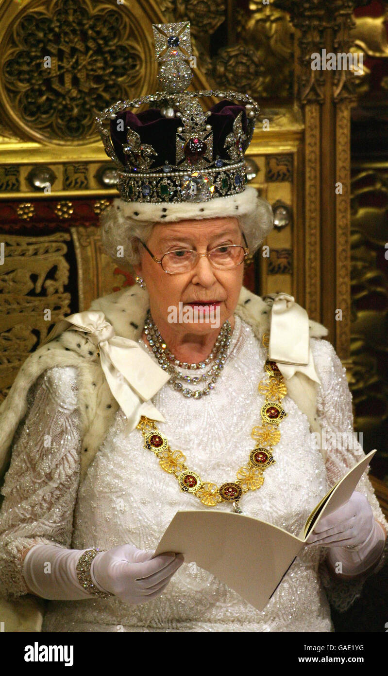 The queen s throne collection. Корона Елизаветы 2. Коронационная корона Елизаветы 2.