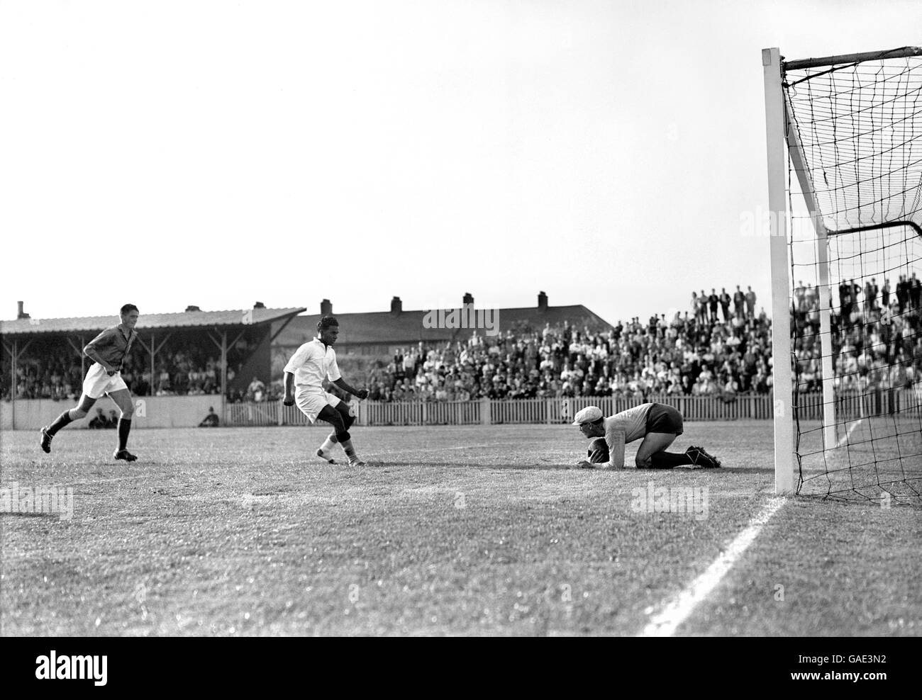 Soccer - Summer Olympic Games 1948 - India v France - London - Ilford Stock Photo