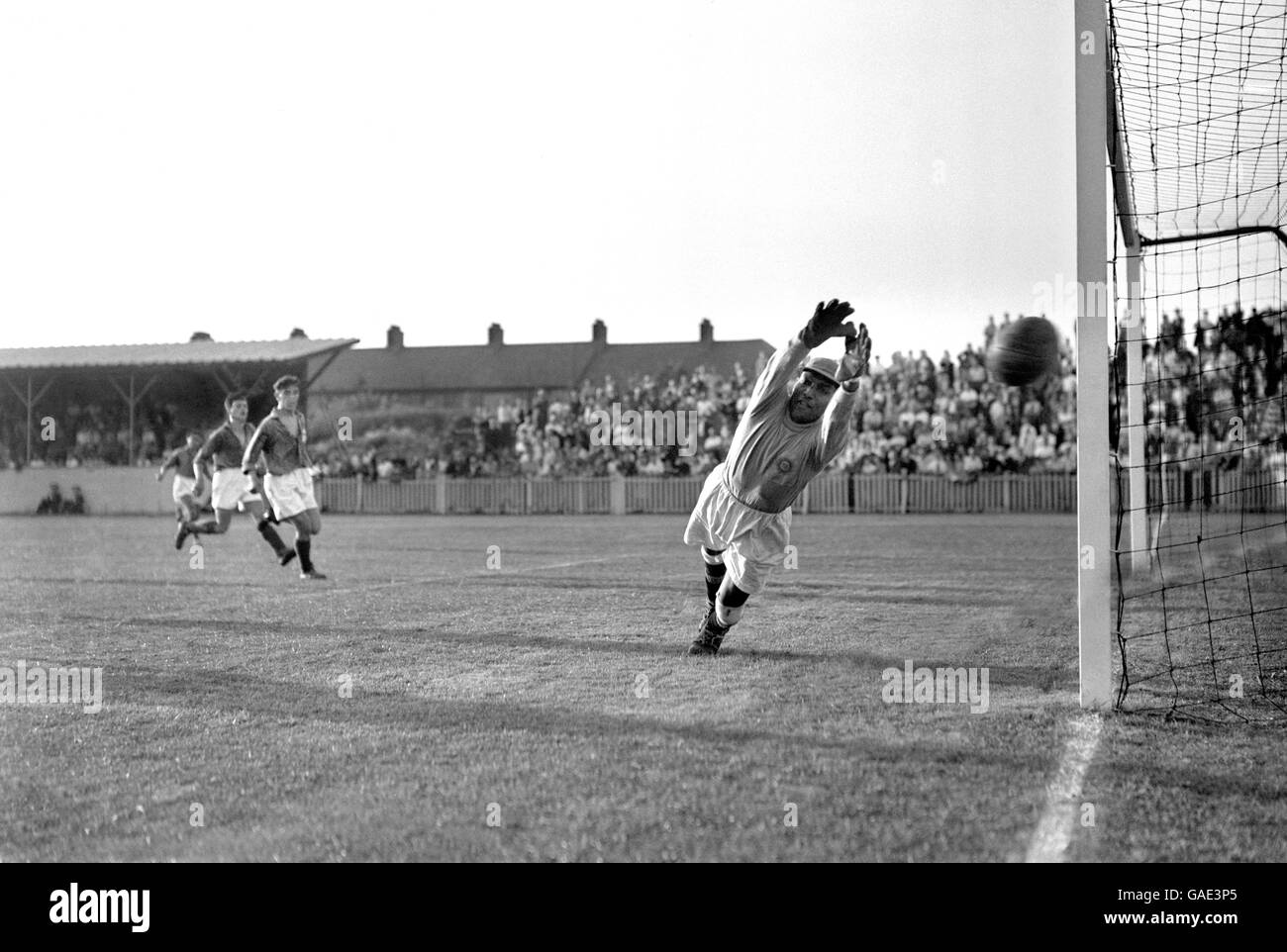 Soccer - Summer Olympic Games 1948 - India v France - London - Ilford Stock Photo