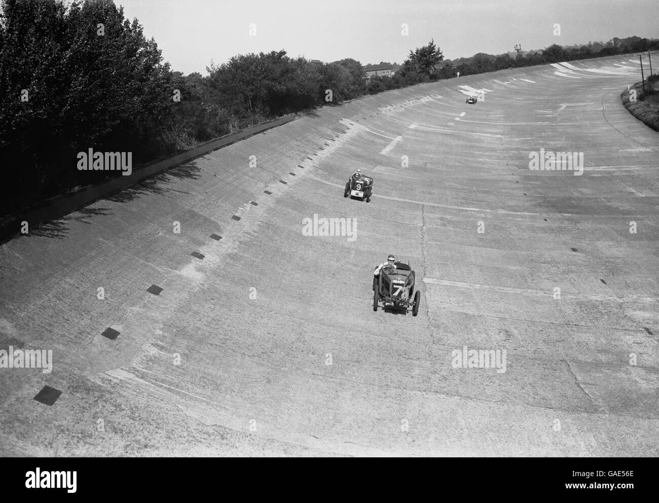 Motor Racing - 500 Mile Race - Brooklands. J.C. Elives and S.B. Hailwood in their MG's at speed on Brooklands banked circuit. Stock Photo