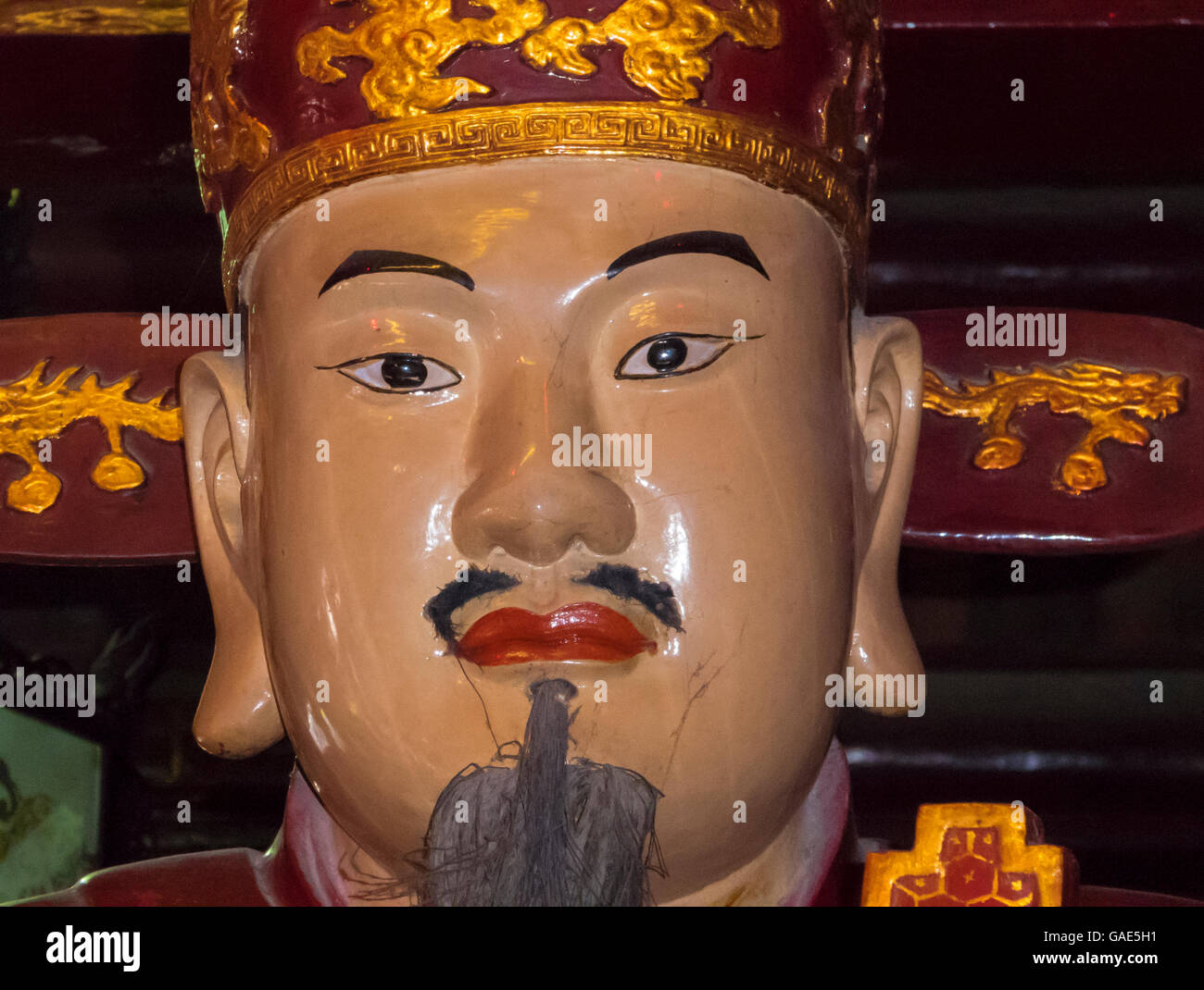 Close-up of the statue of Confucius, Dai Thanh sanctuary (Thuong Dien), Temple of Literature, Hanoi, Viet Nam Stock Photo