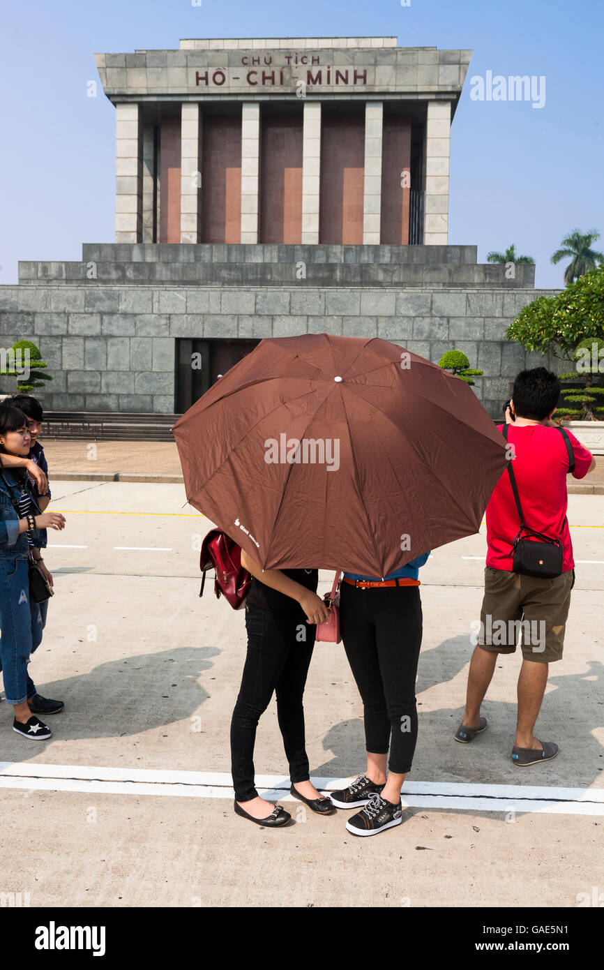 Visitors in front of the impressive façade of Ho Chi Minh's Mausoleum, Hung Vuong, Dien Bien, Ba Dinh, Ha Noi, Vietnam Stock Photo