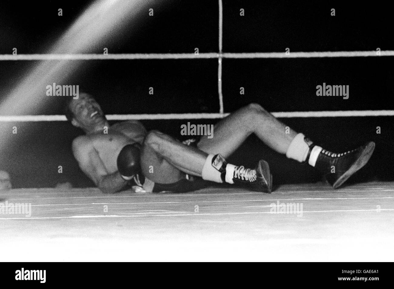 Boxing Heavyweight Bout Henry Cooper v Zora Folley Stock Photo Alamy