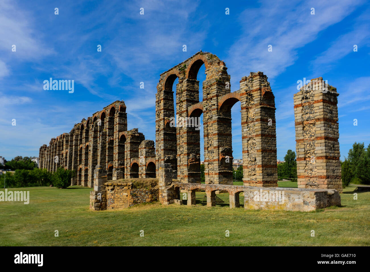 Merida unesco spain aqueduct hi-res stock photography and images - Alamy