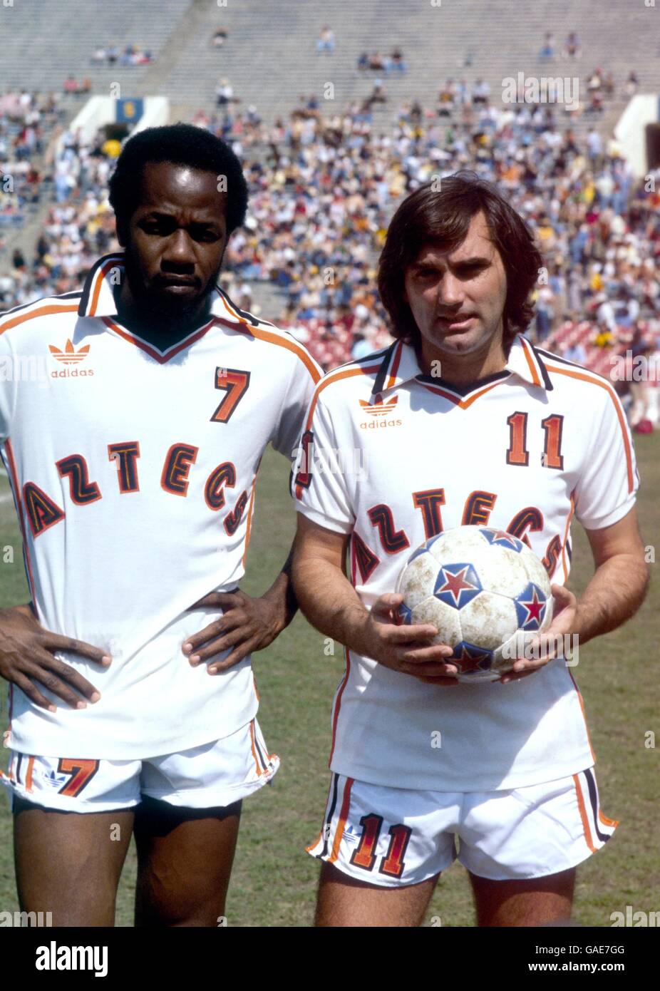 American Soccer - NASL - Los Angeles Aztecs v New York Cosmos. (L-R) Steve David and George Best, Los Angeles Aztecs Stock Photo