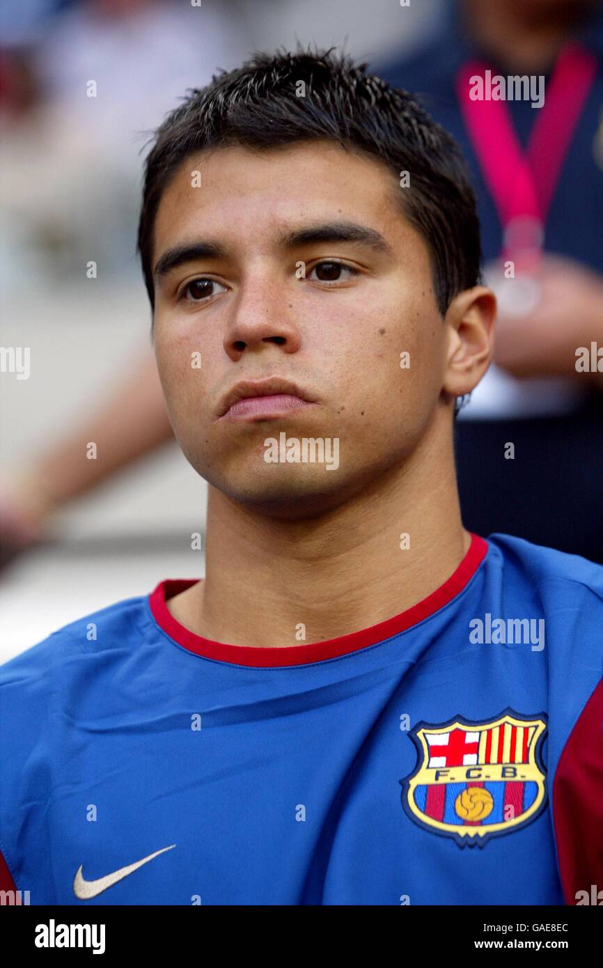 Soccer - Amsterdam Tournament - Barcelona v Parma. Barcelona's Javier Saviola watches the match from the bench before coming on as a substitute Stock Photo