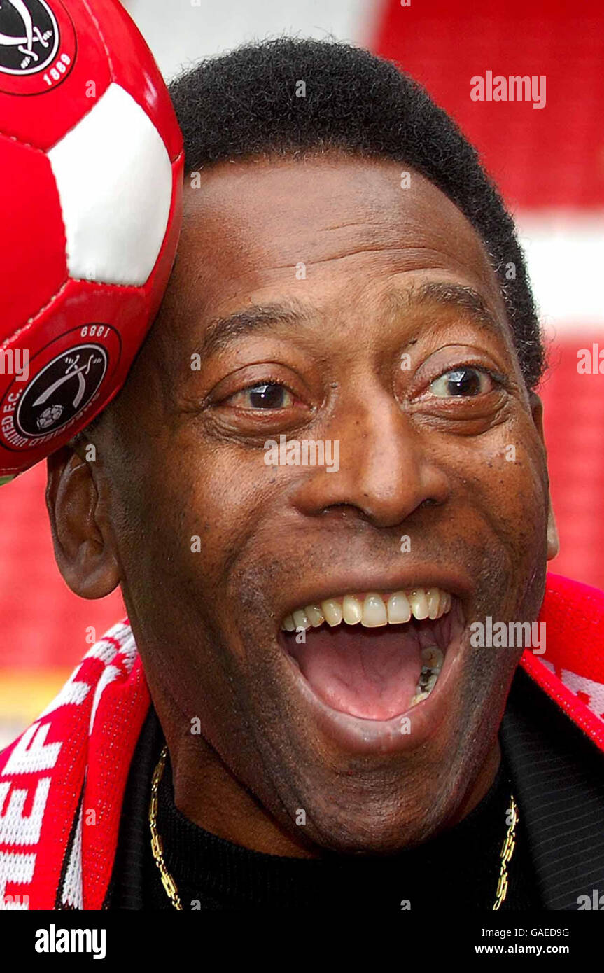 Brazilian soccer legend pele hi res stock photography and images Alamy