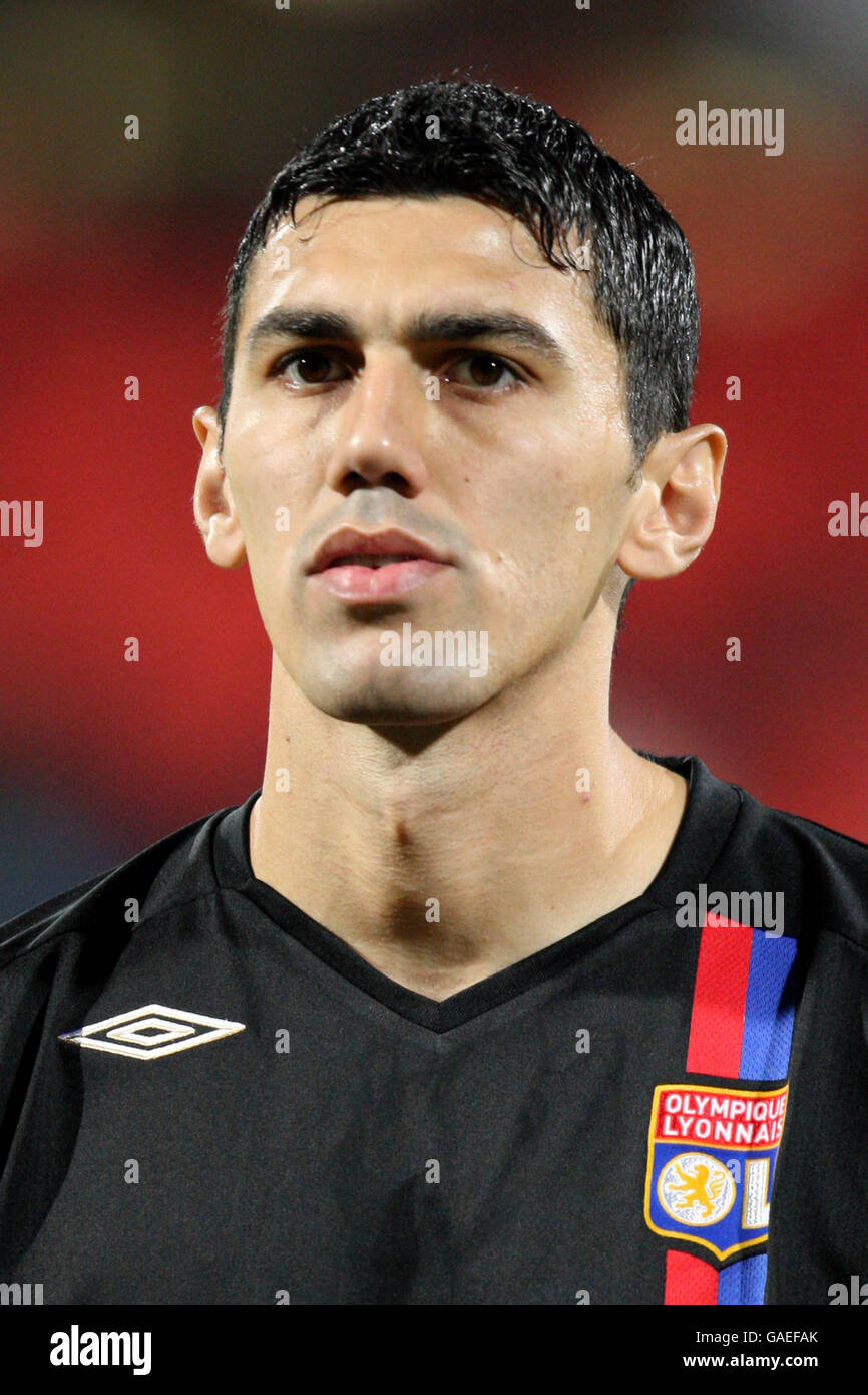 Fanion VfB Stuttgart - Olympique Lyon UEFA CL 2007/08 - Brodé