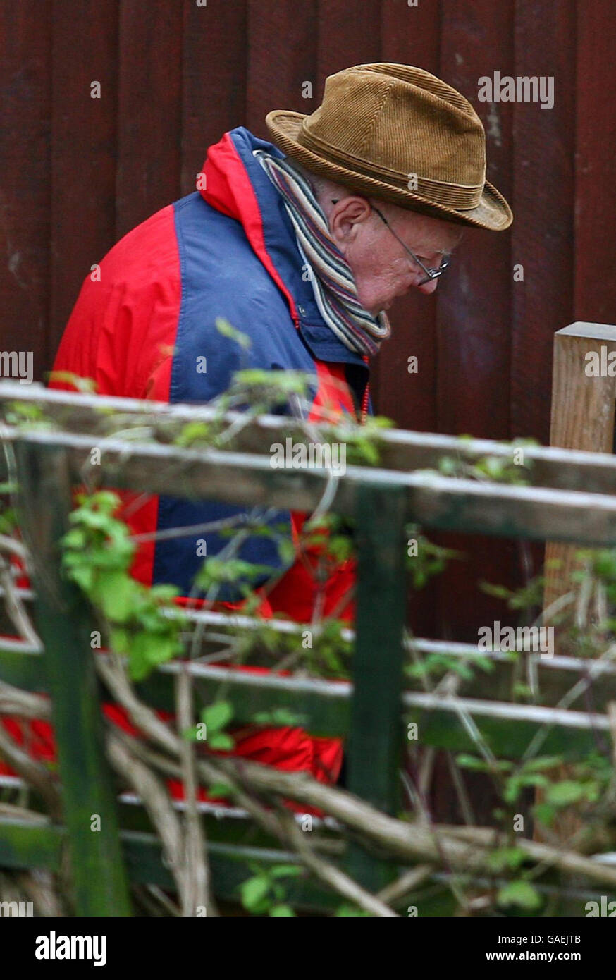 Ian McNicol father of Dinah McNicol visits the scene in the back garden at the former home of Peter Tobin in Margate, Kent, where the body of Dinah is thought to have been found. Stock Photo