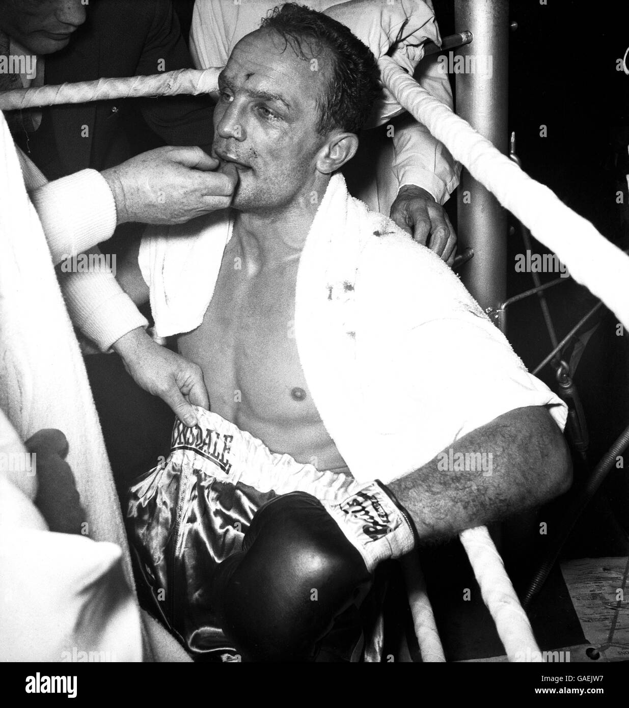 Boxing Heavyweight Bout Henry Cooper v Zora Folley. A stunned Henry