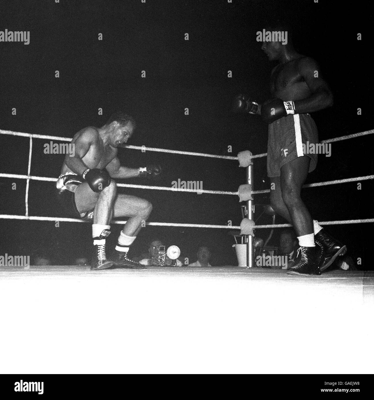 Boxing Heavyweight Bout Henry Cooper v Zora Folley Stock Photo Alamy