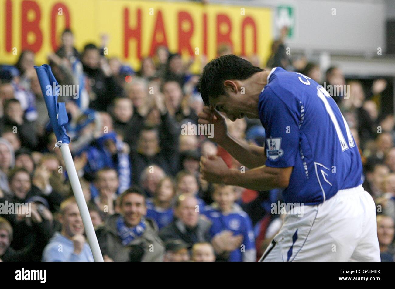 Tim cahill everton corner flag hires stock photography and images Alamy