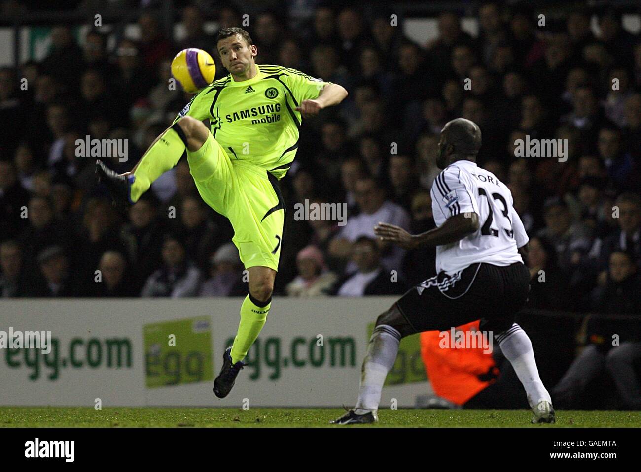 Soccer Barclays Premier League Derby County V Chelsea Pride Park Chelsea S Andriy Shevchenko Left Controls The Ball In The Air Stock Photo Alamy