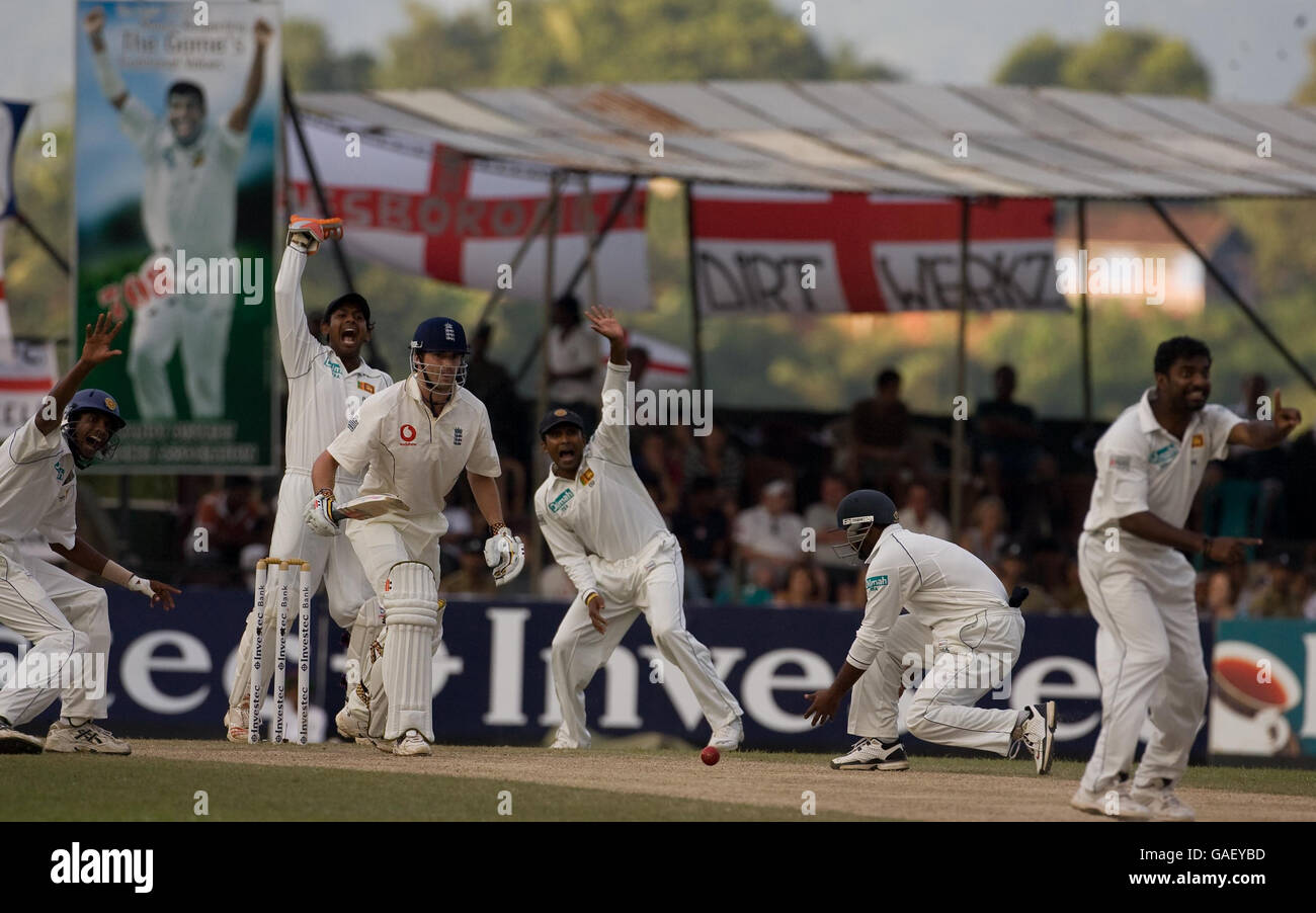 Cricket - World Cup Warm Up Match - Nottinghamshire v Sri Lanka. Muttiah  Muralitharan, Sri Lanka Stock Photo - Alamy