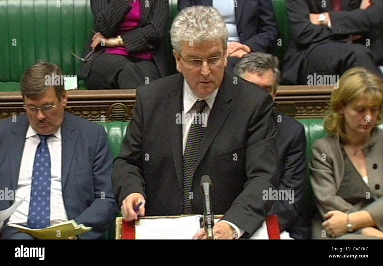 Defence Secretary Des Browne gives a statement in the House of Commons, London, following the publication of official inquiry report on the RAF Nimrod crash in Afghanistan on September 2 last year, which killed all 14 personnel on board. Stock Photo