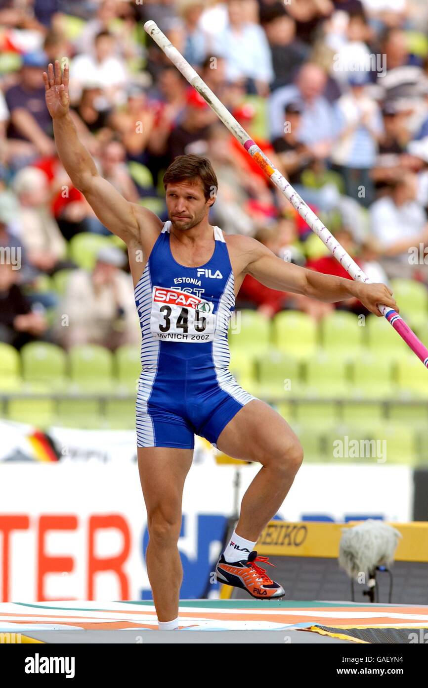 Mens decathlon pole vault hi-res stock photography and images - Alamy