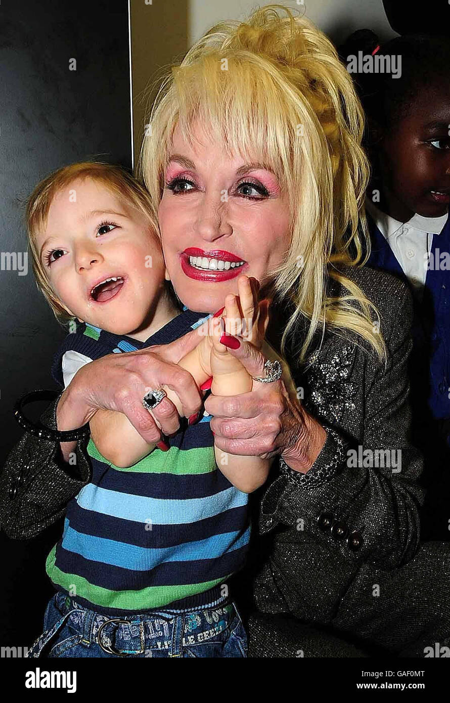 Country superstar Dolly Parton launches Imagination Library, her children's literacy scheme at the Magna Science Adventure Centre in Rotherham, South Yorkshire. Stock Photo