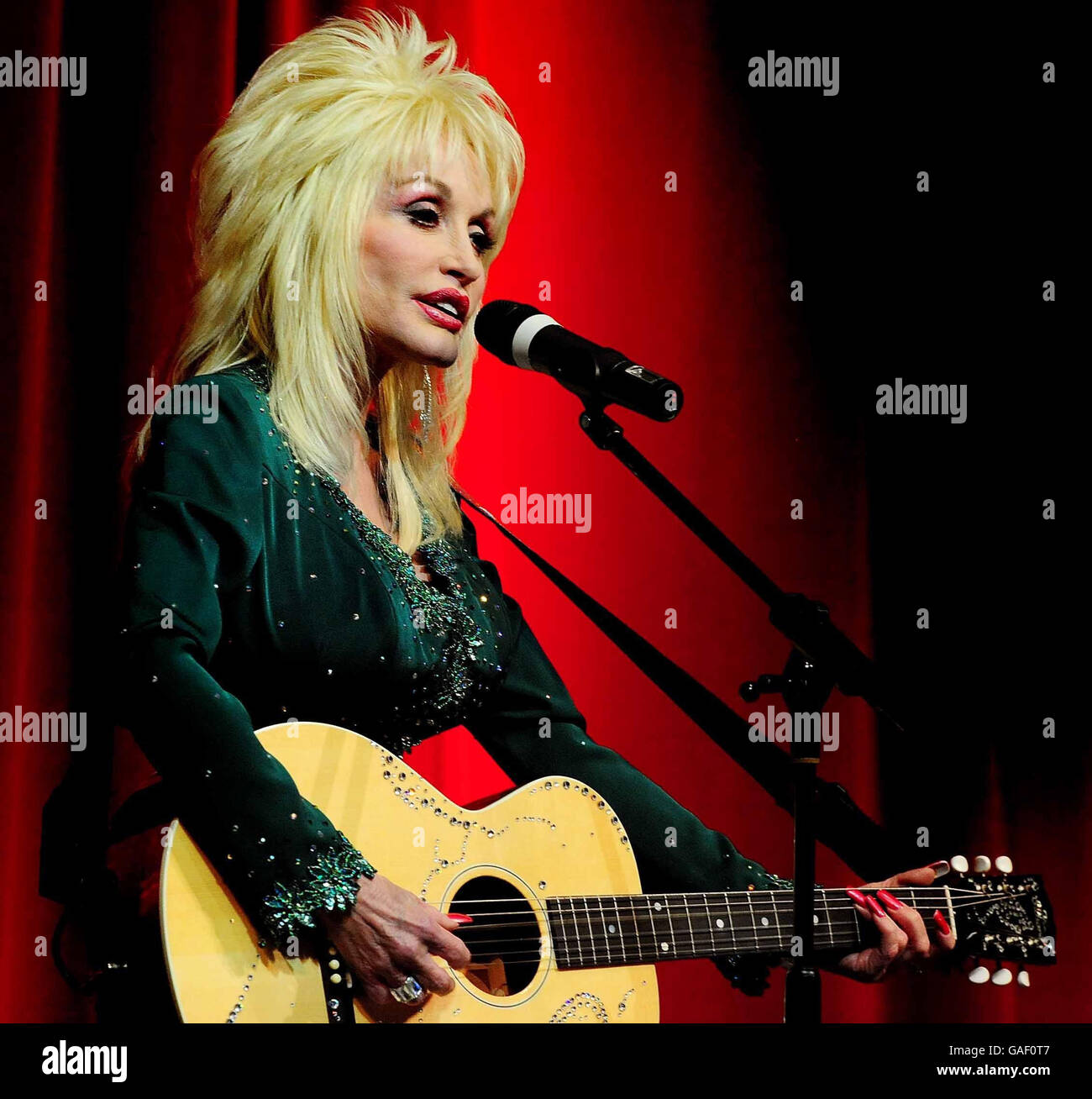 Country superstar dolly parton performs launch imagination library hi