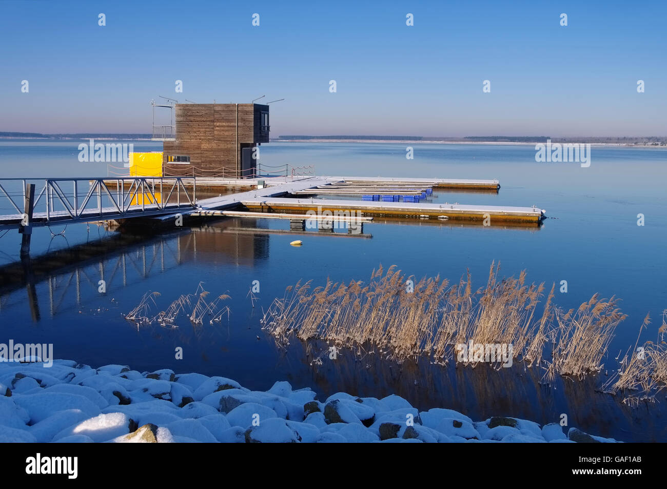 Schwimmendes Haus im Winter, Lausitzer Seenland - swimming house in winter, Lusatian Lake District Stock Photo