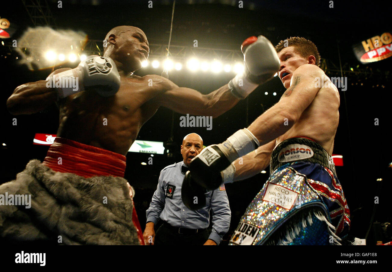 Рикки хаттон мейвезер. Рикки хаттон и флойд мейвезер. Рикки хаттон и флойд мейвезер. Флойд мейвезер против рикки хаттон. Мейвезер хаттон.