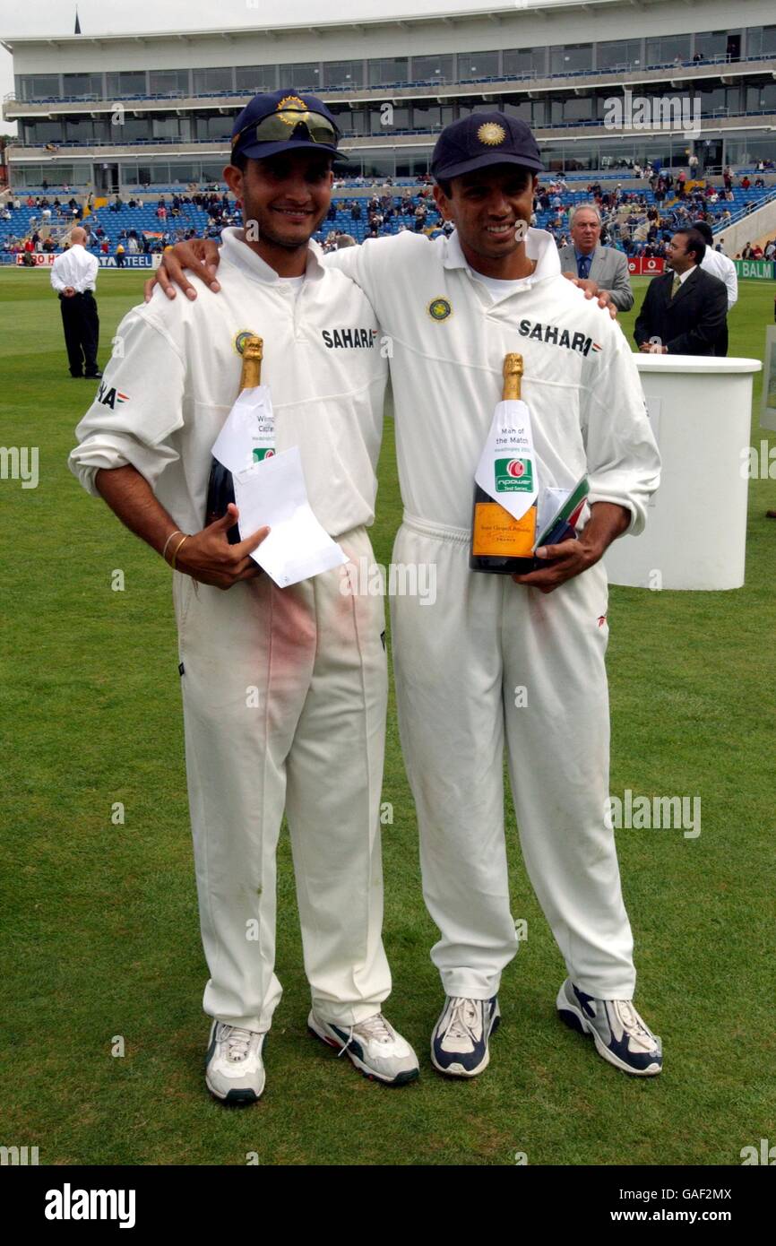 Cricket - England v India - Third npower Test - Final Day. India's man of the match Rahul Dravid (r) and winning captain Sourav Ganguly (l) Stock Photo