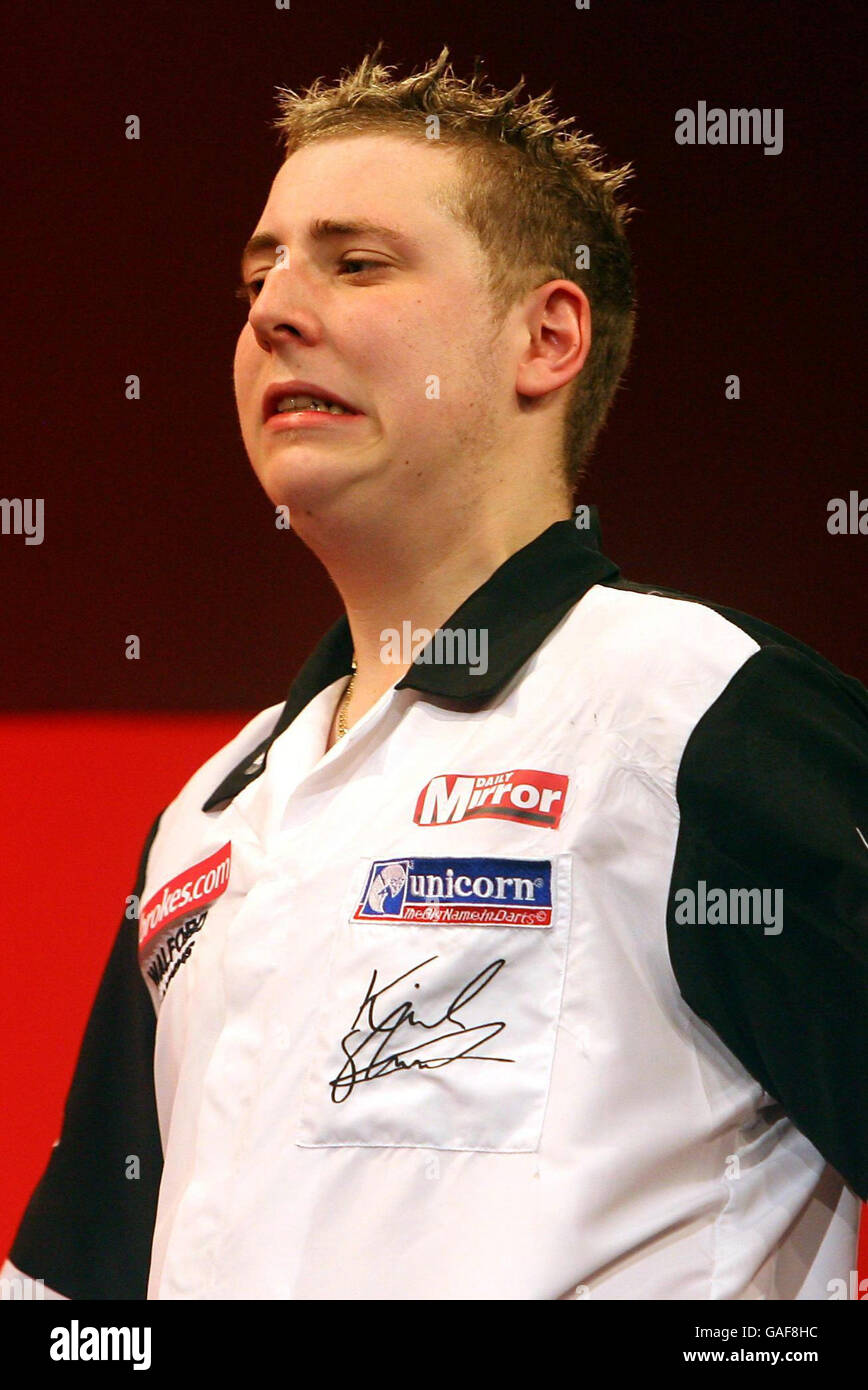 Kirk Shepherd shows his frustration during the Final of the 2008 Ladbrokes.com PDC World Darts Championships at Alexandra Palace, London. Stock Photo