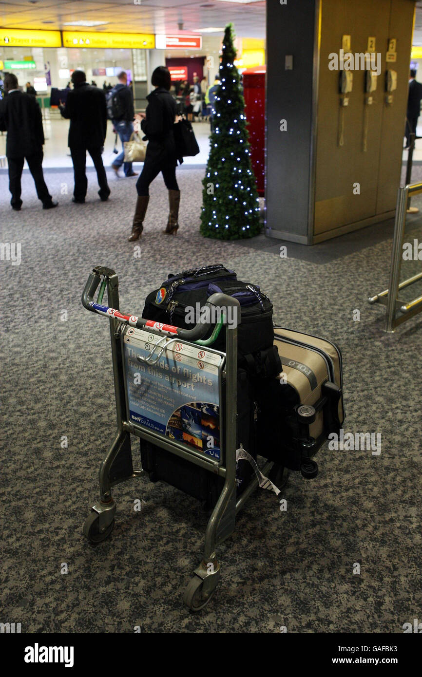 Baggage trolley heathrow airport hires stock photography and images