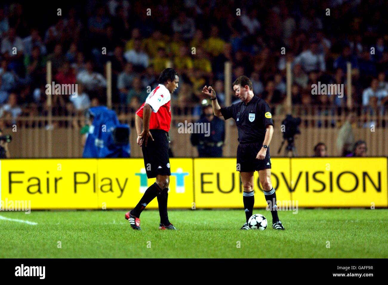 Referee Hugh Dallas (r) signals to Feyenoord's Pierre Van Hooijdonk (l) to wait for his wistle before taking the freekick Stock Photo