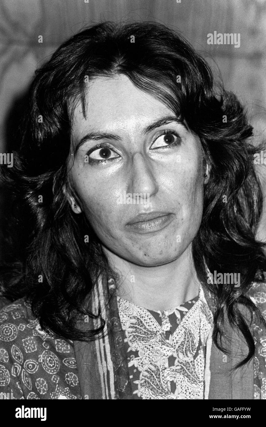 Benazir Bhutto, 30, daughter of the late Pakistani Prime Minister Zulfikar Ali Bhutto, at Heathrow Airport. Stock Photo