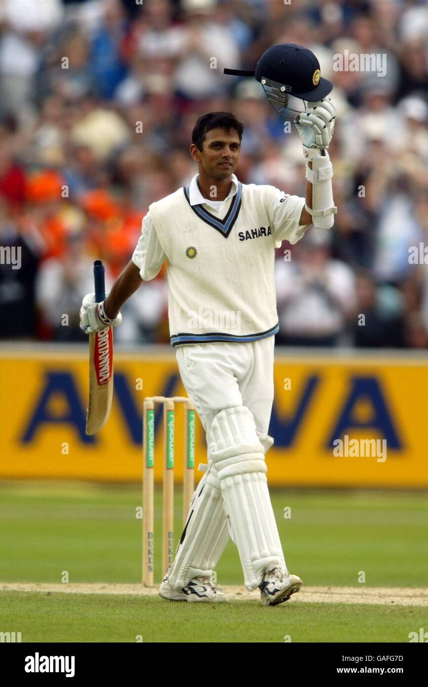 Cricket - England v India - Fourth npower Test - Fourth Day. India's Rahul Dravid leaves the pitch after achieving a career best of 217 runs Stock Photo