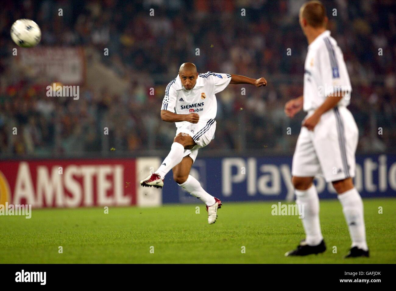 Roberto carlos goal champions league hi-res stock photography and ...