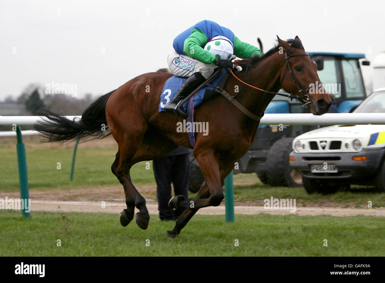 Horse Racing - Warwick Racecourse. Marodima ridden by Sam Thomas during The Highflyer Bloodstock Four Years Old Novices Steeple Chase (class 3) Stock Photo