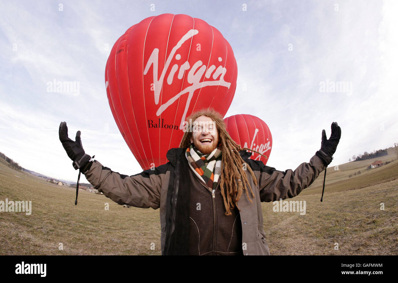 Singer-songwriter Newton Faulkner prior to performing a Virgin Radio  session gig in a hot air balloon thousands of feet above the Swiss Alps,  near Gruyere, Switzerland Stock Photo - Alamy
