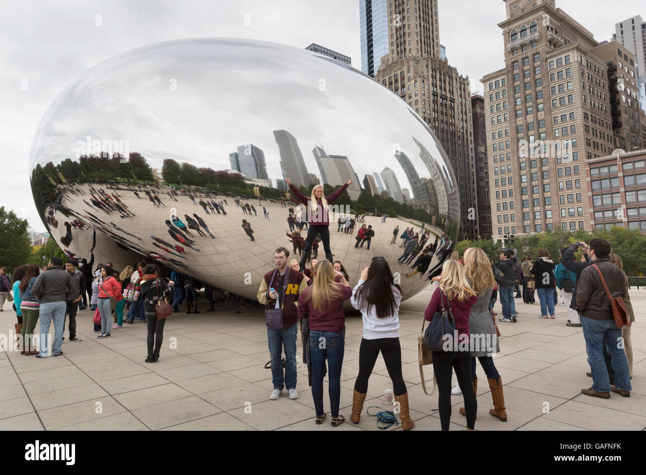 University of Minnesota cheerleaders in the front the Cloud Gate sculpture in Chicago, Illinois. Stock Photo