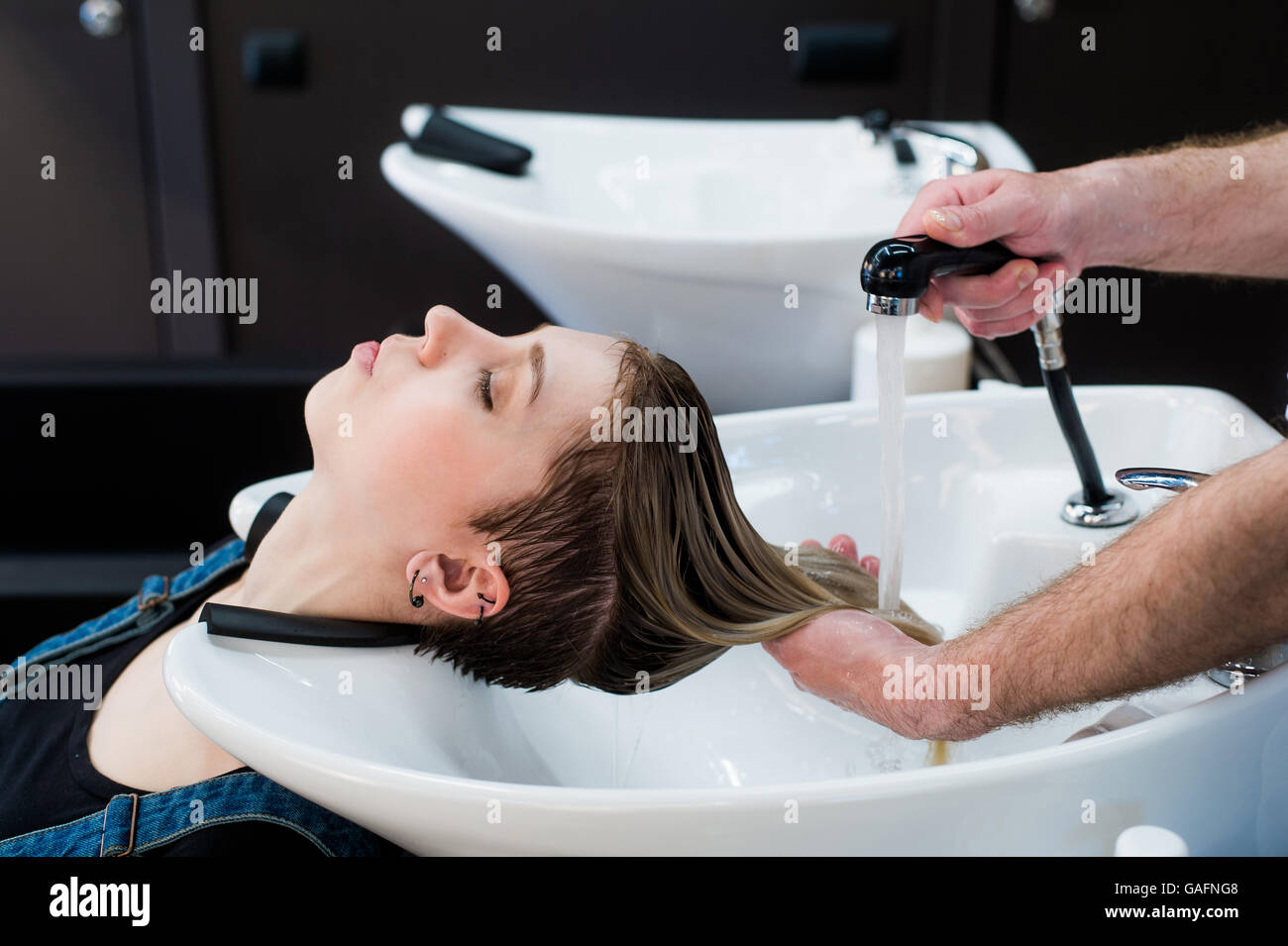 Beautiful woman getting a hair wash in beauty salon Stock Photo - Alamy