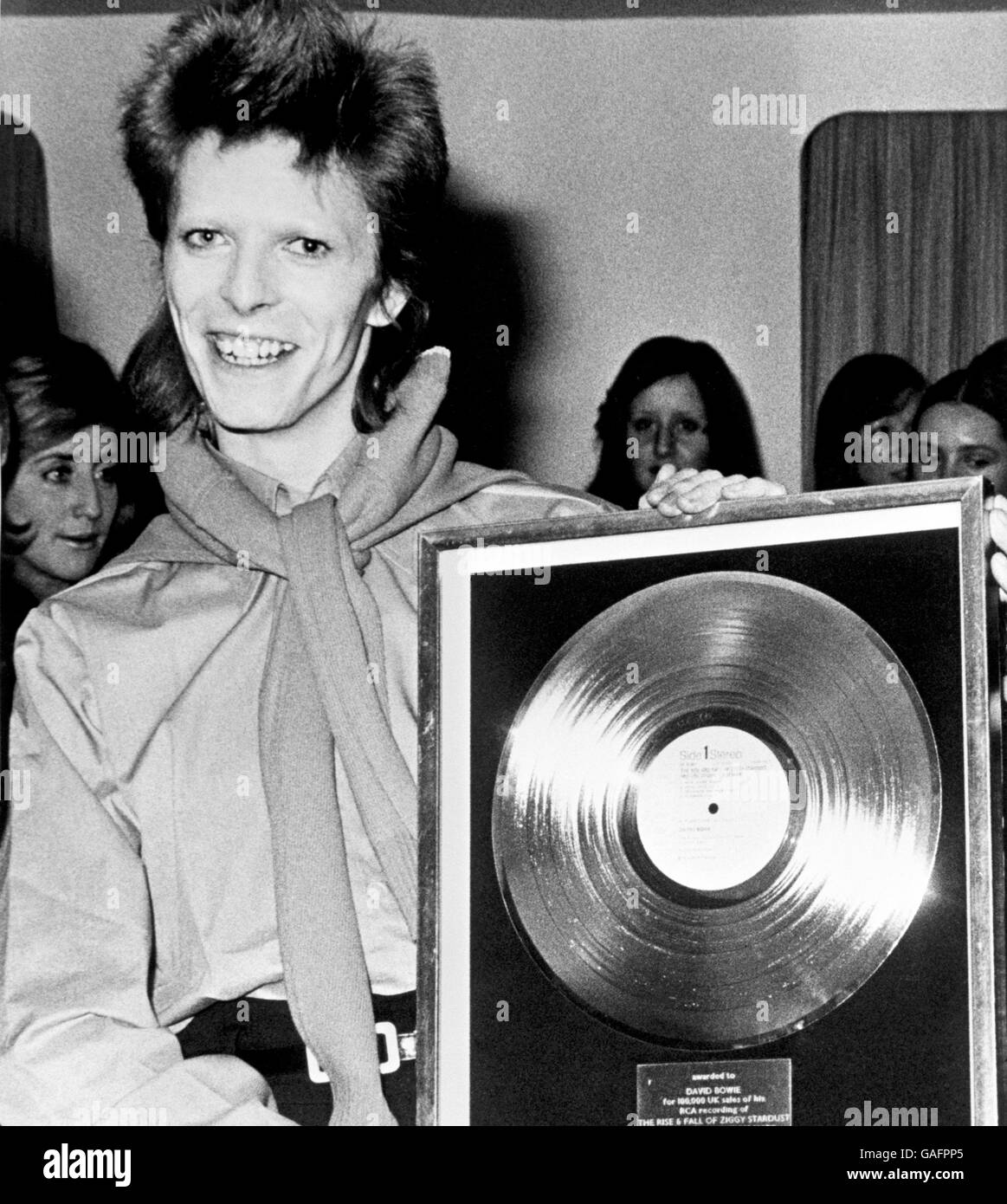 Music - David Bowie - 1973. Solo artist David Bowie with his gold disc. Stock Photo