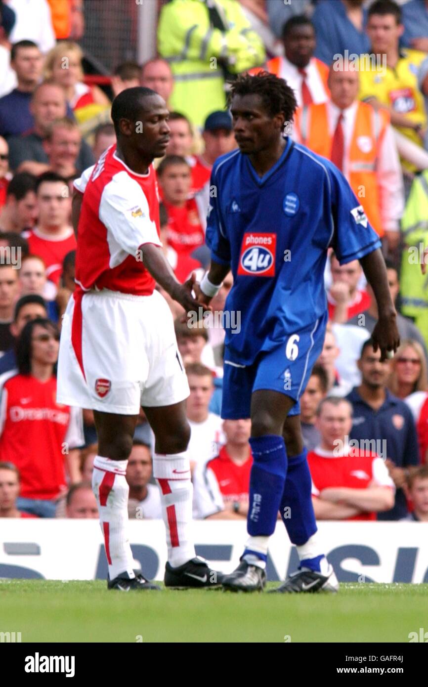 Soccer - FA Barclaycard Premiership - Arsenal v Birmingham City. Arsenal's Lauren (l) and Birmingham City's Aliou Cisse (r) shake hands at the end of the game Stock Photo