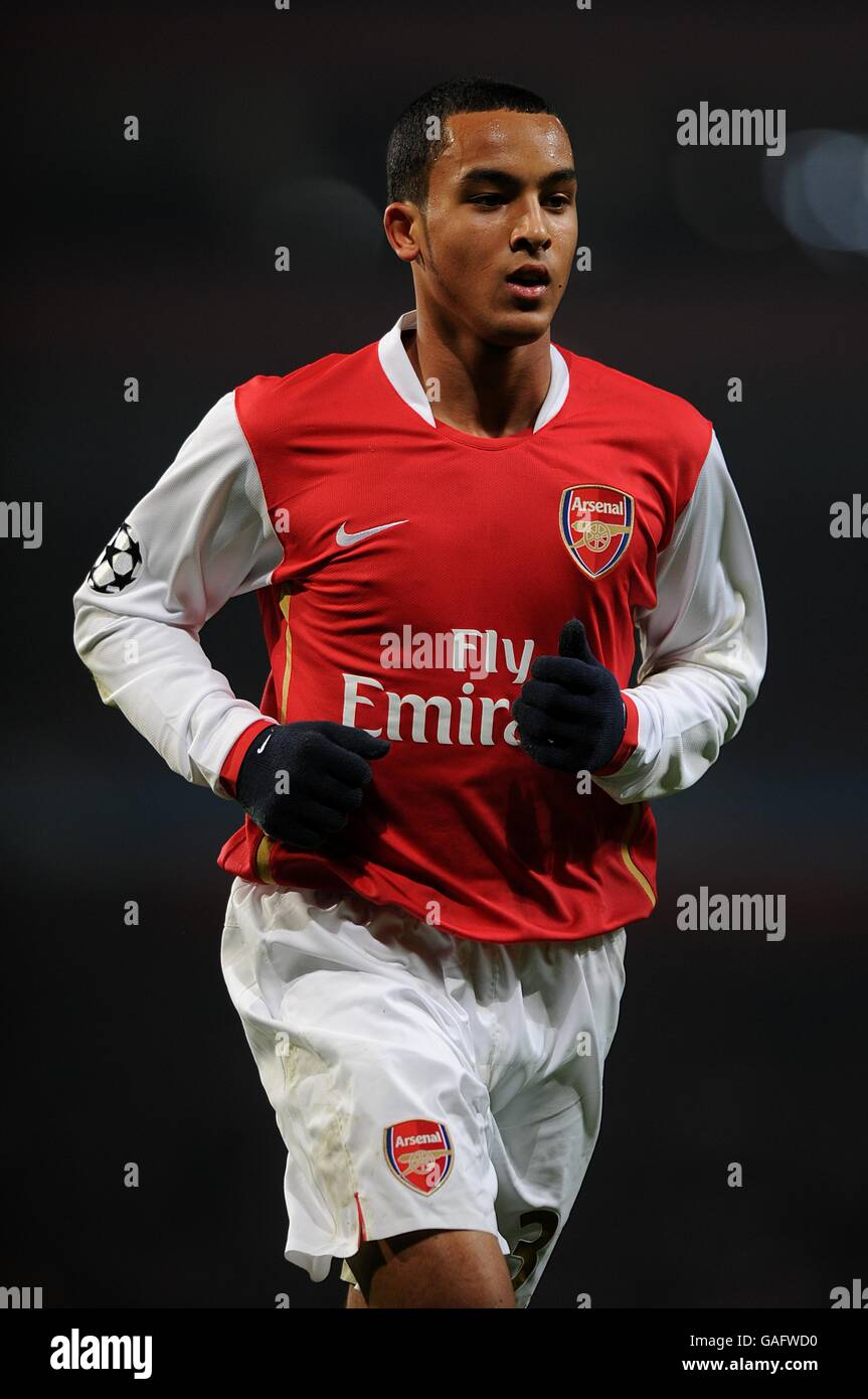 Soccer - UEFA Champions League - Group H - Steaua Bucharesti v Arsenal -  Steaua Stadium. Steaua Bucharesti, team group Stock Photo - Alamy