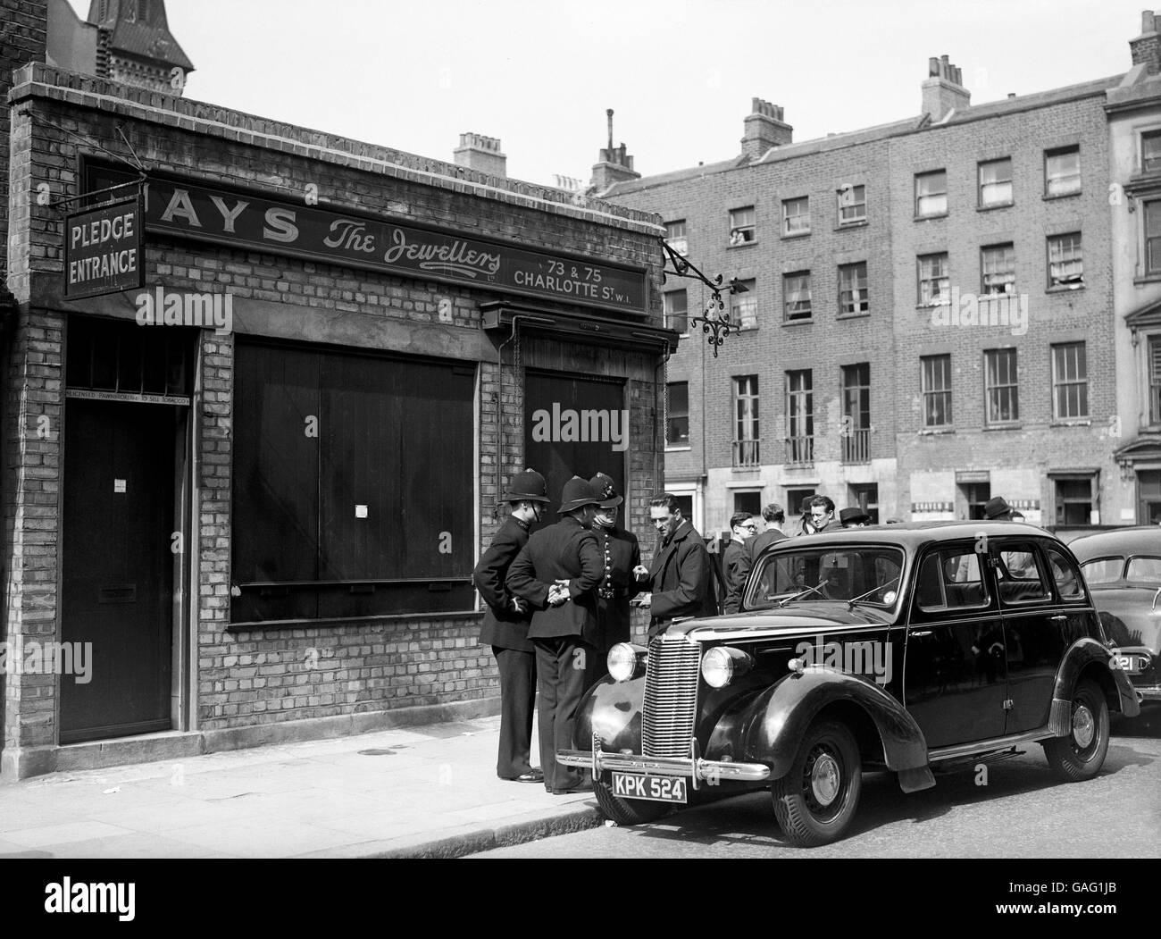 UK Crime - Robbery & Murder - Alec de Antiquis - London - 1947 Stock ...
