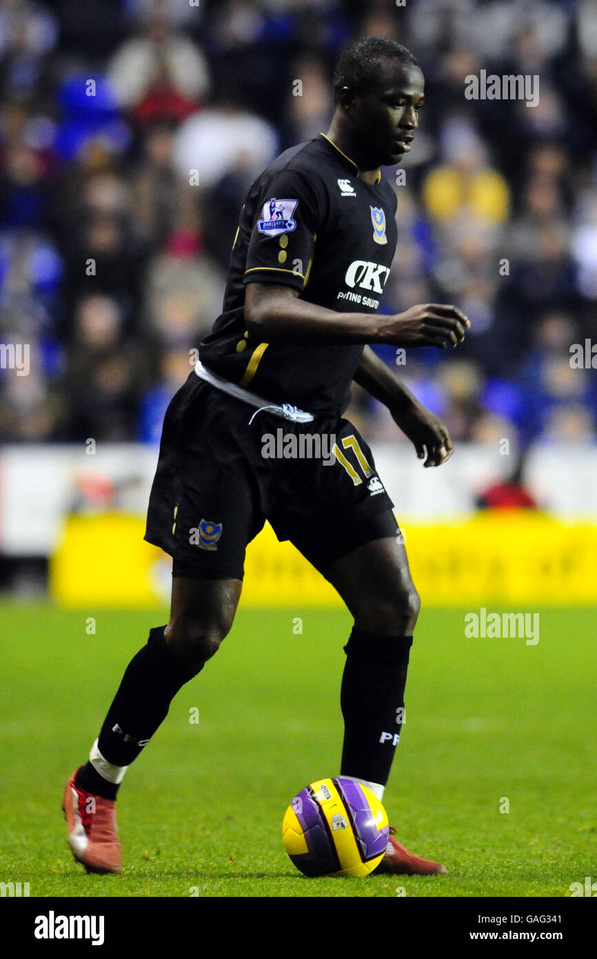 Soccer - Barclays Premier League - Reading v Portsmouth - Madejski Stadium. John Utaka, Portsmouth Stock Photo